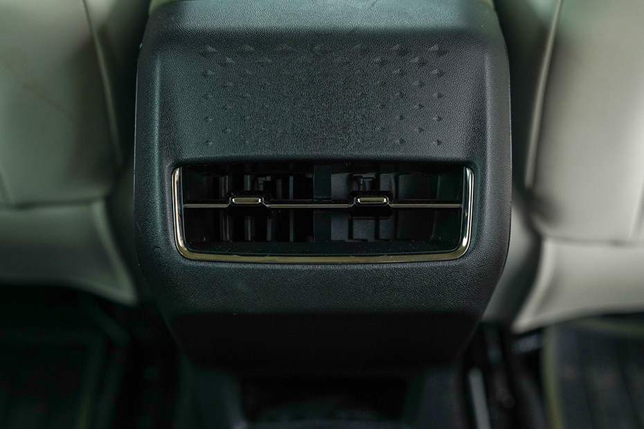Mahindra XEV 9e Rear AC Vents (Floor)