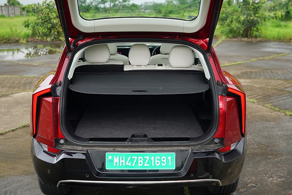 Mahindra XEV 9e Boot (Open)