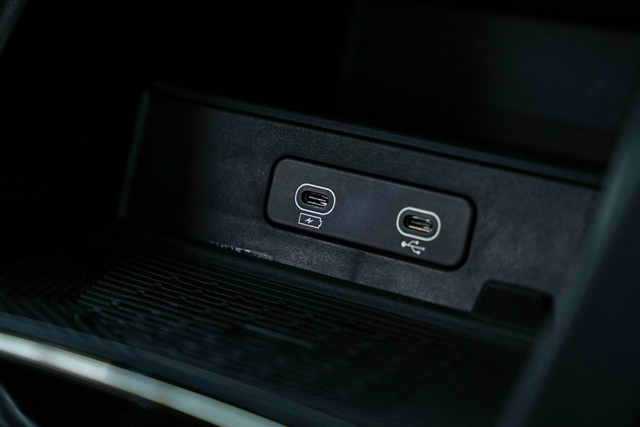 Mahindra XEV 9e USB Charging Port (Front)