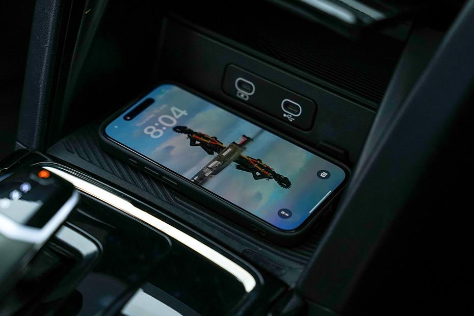 Mahindra XEV 9e Wireless Charger