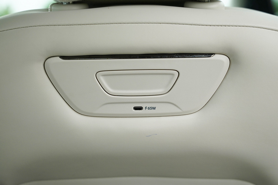 Mahindra XEV 9e USB Charging Port (Rear)