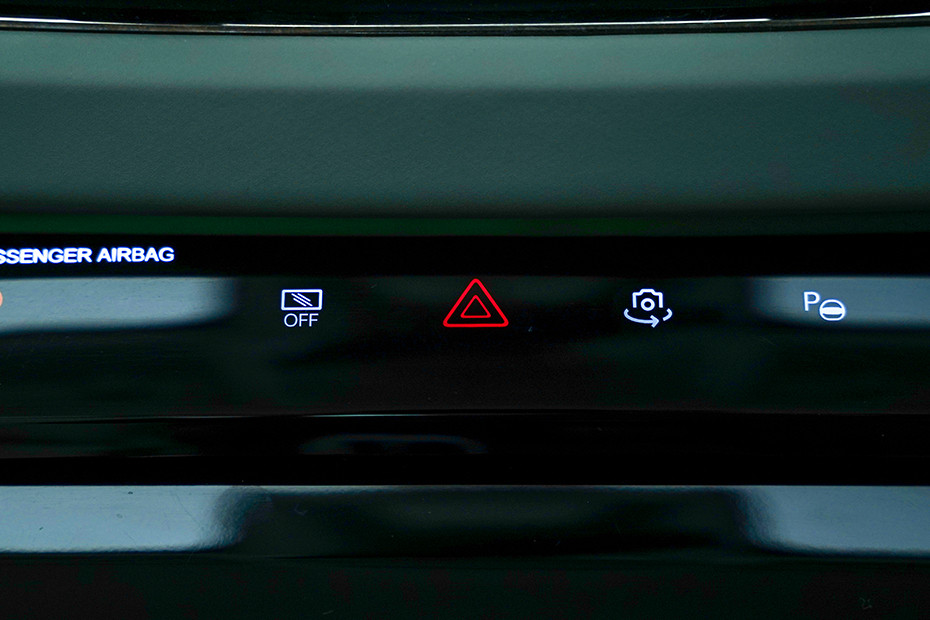 Mahindra XEV 9e Switches In Centre Console