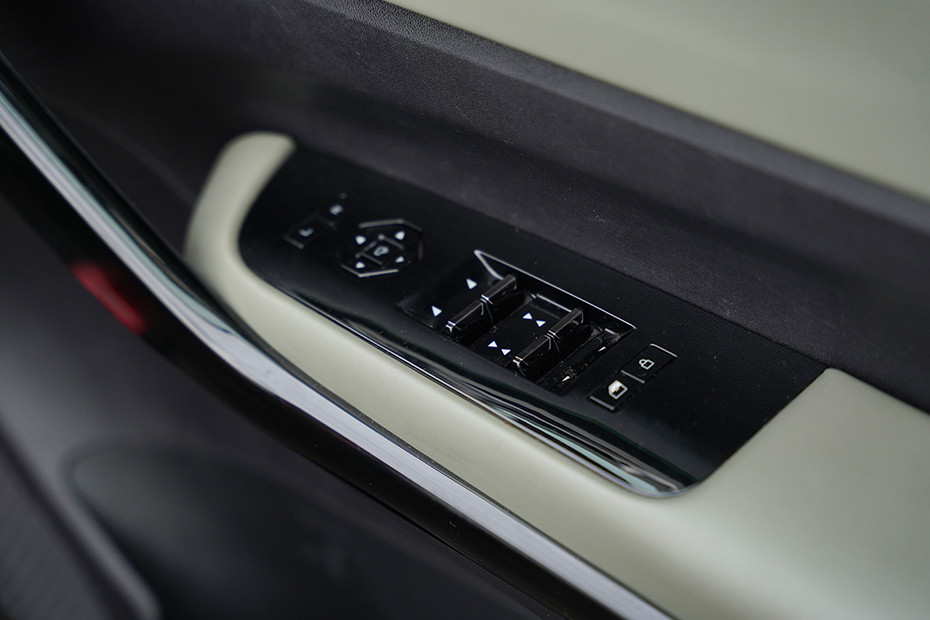 Mahindra XEV 9e Door Controls