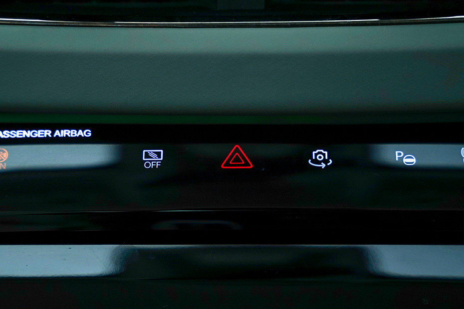 Mahindra XEV 9e Dashboard Controls