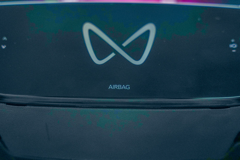 Mahindra XEV 9e Driver Airbag