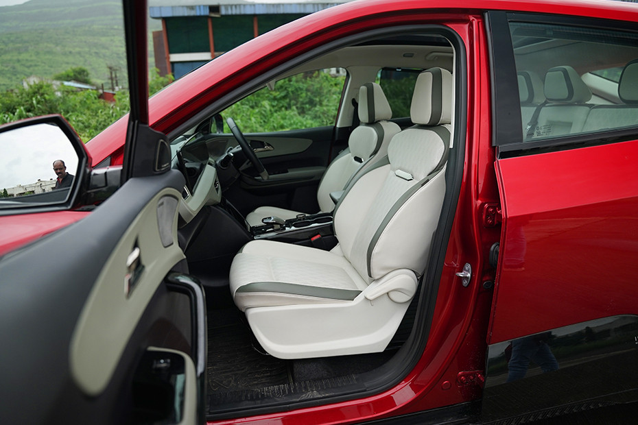 Mahindra XEV 9e Front Seats (Passenger View)
