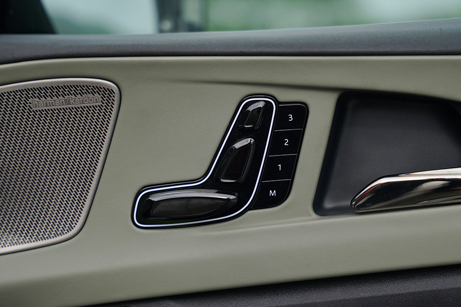 Mahindra XEV 9e Seat Adjustment Controls