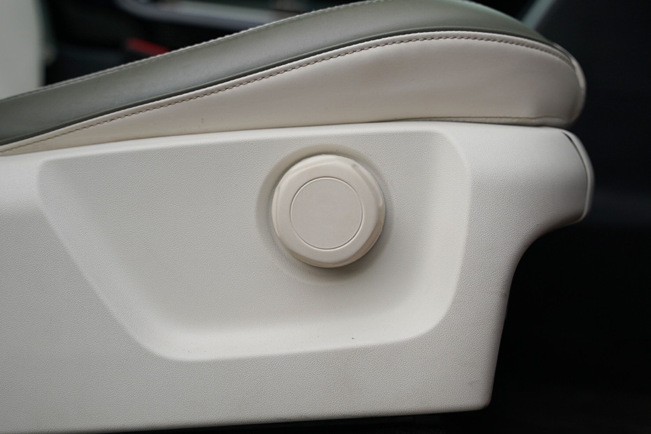 Mahindra XEV 9e Seat Adjustment