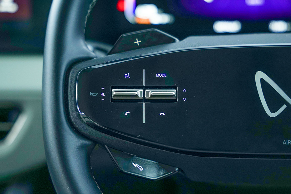 Mahindra XEV 9e Steering Wheel Buttons (Left)