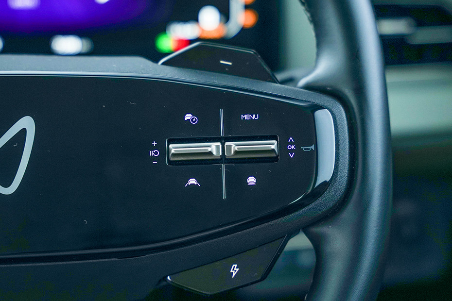 Mahindra XEV 9e Steering Wheel Buttons (Right)