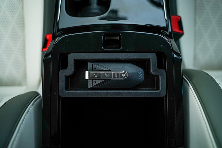 Mahindra XEV 9e Slot For Key