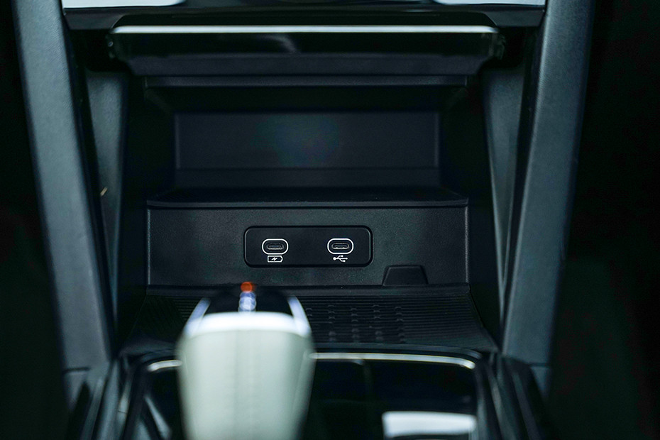 Mahindra XEV 9e Storage (Center Console)