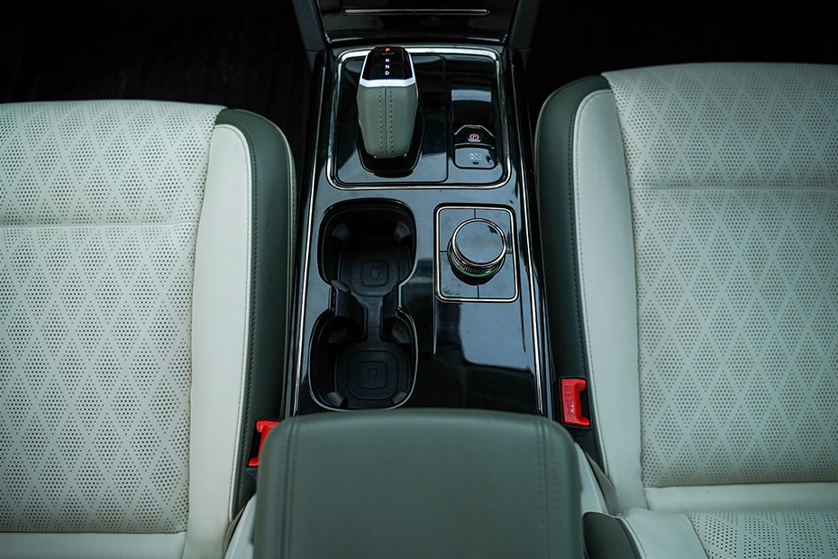 Mahindra XEV 9e Front Cup Holder