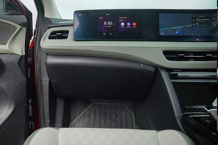 Mahindra XEV 9e Glovebox (Closed)