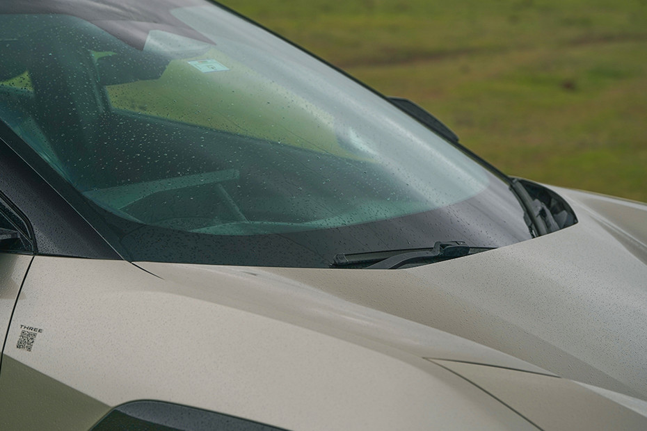 Mahindra BE 6 Front Windshield and Wiper