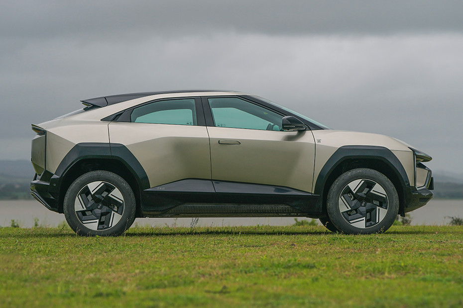 Mahindra BE 6 Side Profile View (Right)