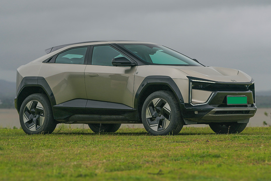 Mahindra BE 6 Front Right Quarter View