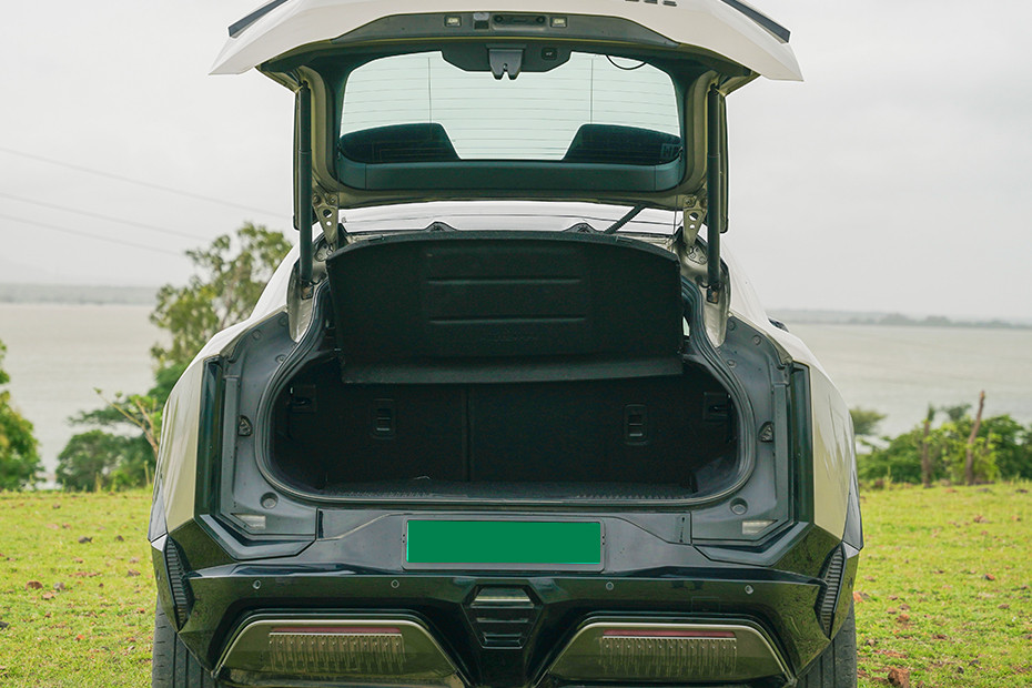 Mahindra BE 6 Boot (Open)