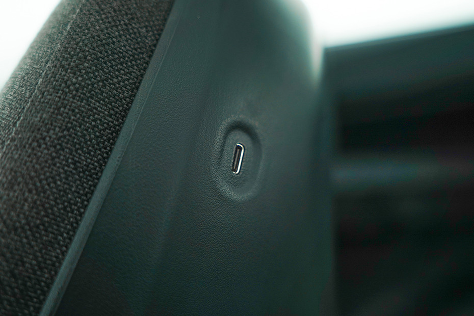 Mahindra BE 6 USB Charging Port (Rear)