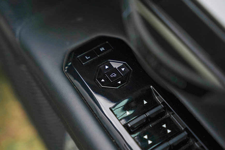 Mahindra BE 6 Mirror Adjustment Controls