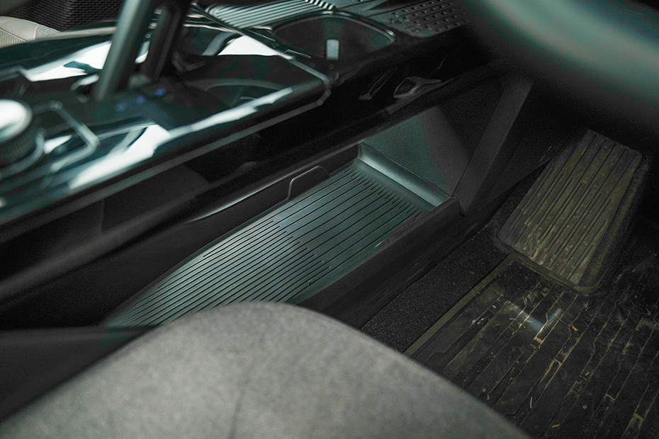 Mahindra BE 6 Centre Console Storage