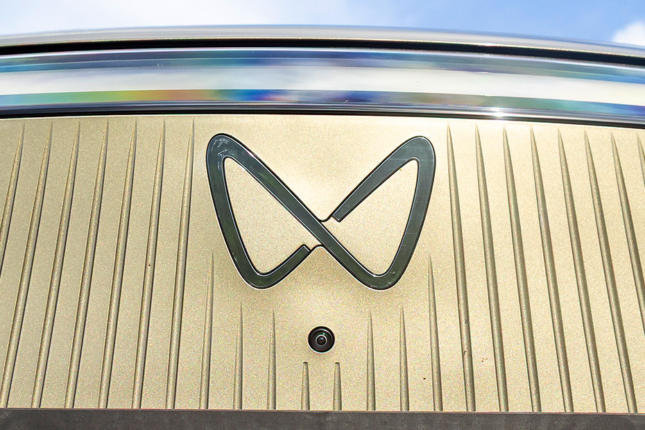 Mahindra XEV 9S Brand Logo (Front)