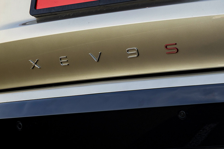 Mahindra XEV 9S Model Badge