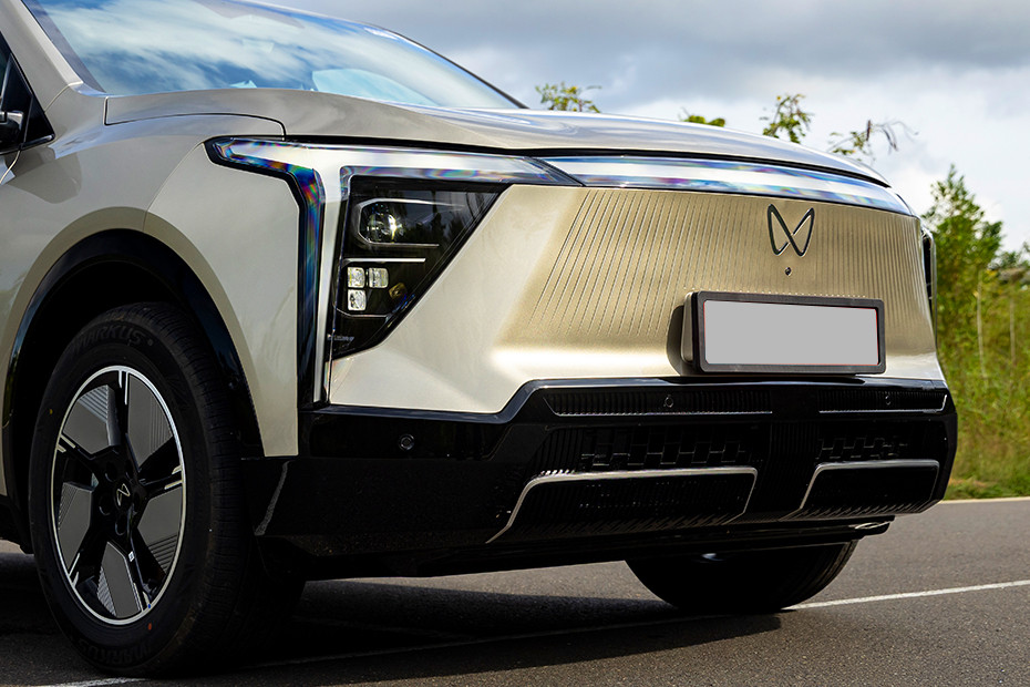 Mahindra XEV 9S ADAS: Front Radar