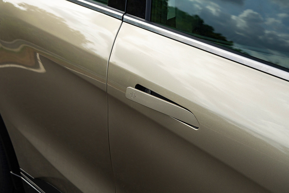 Mahindra XEV 9S Door Handle