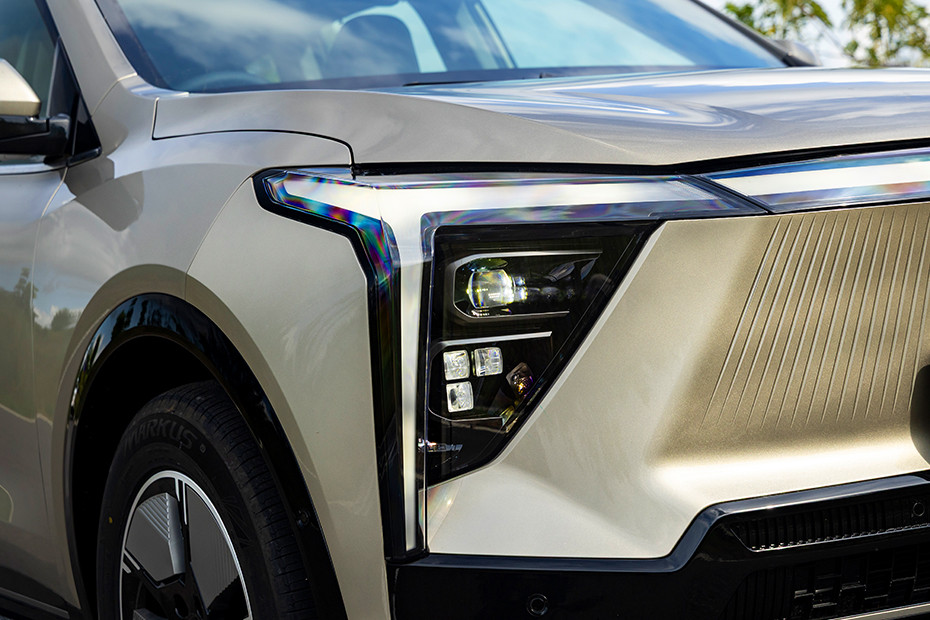 Mahindra XEV 9S Headlight