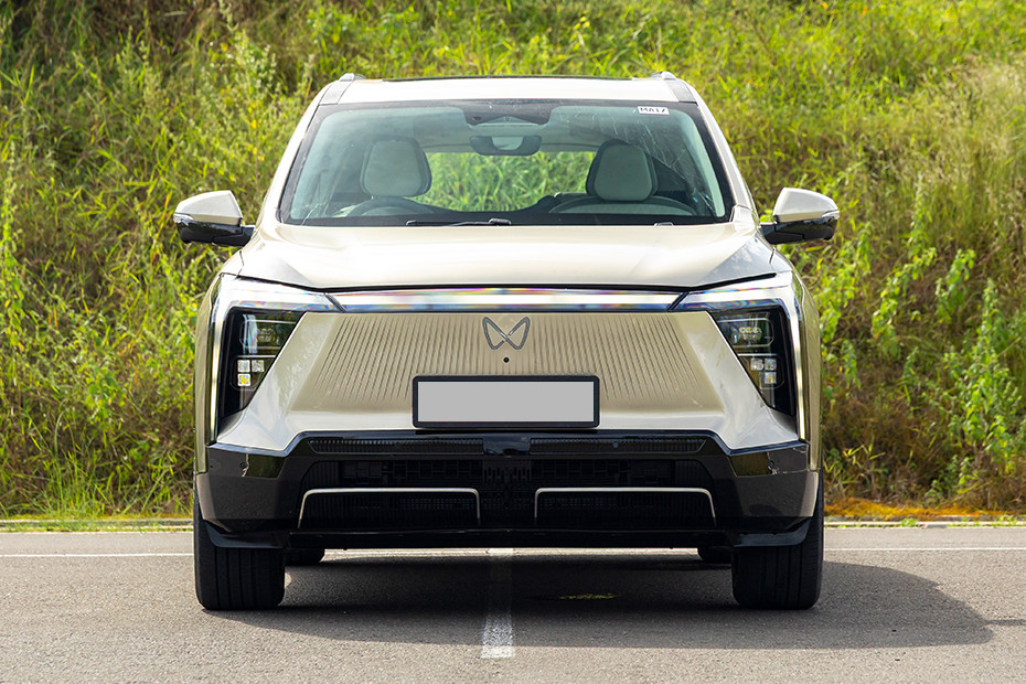 Mahindra XEV 9S Front View