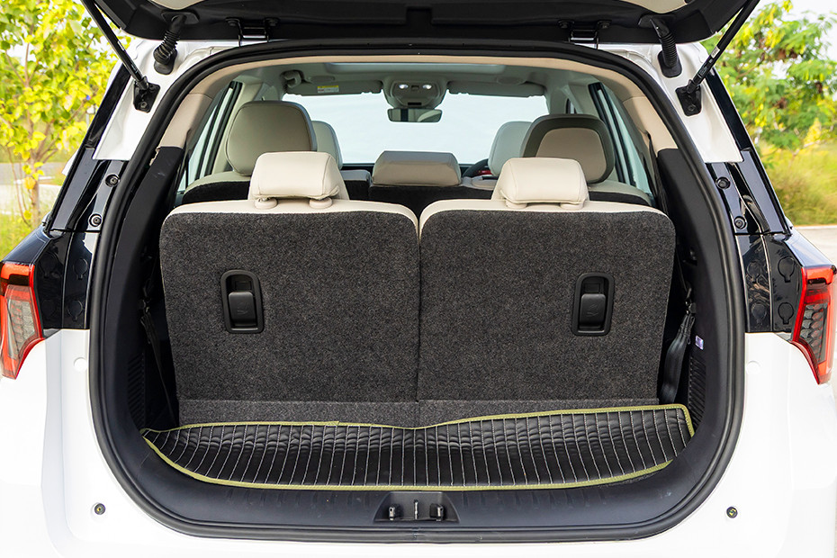 Mahindra XEV 9S Boot (Open)