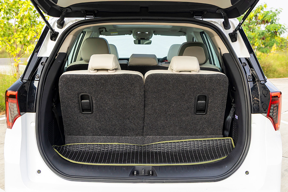 Mahindra XEV 9S Complete Storage Area View