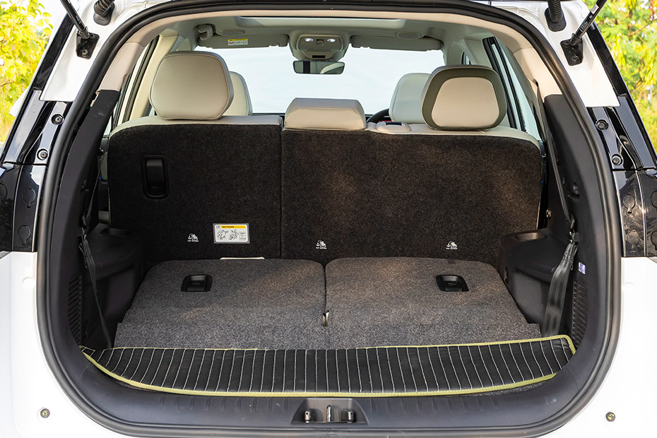 Mahindra XEV 9S Boot Space (Third Row Folded)