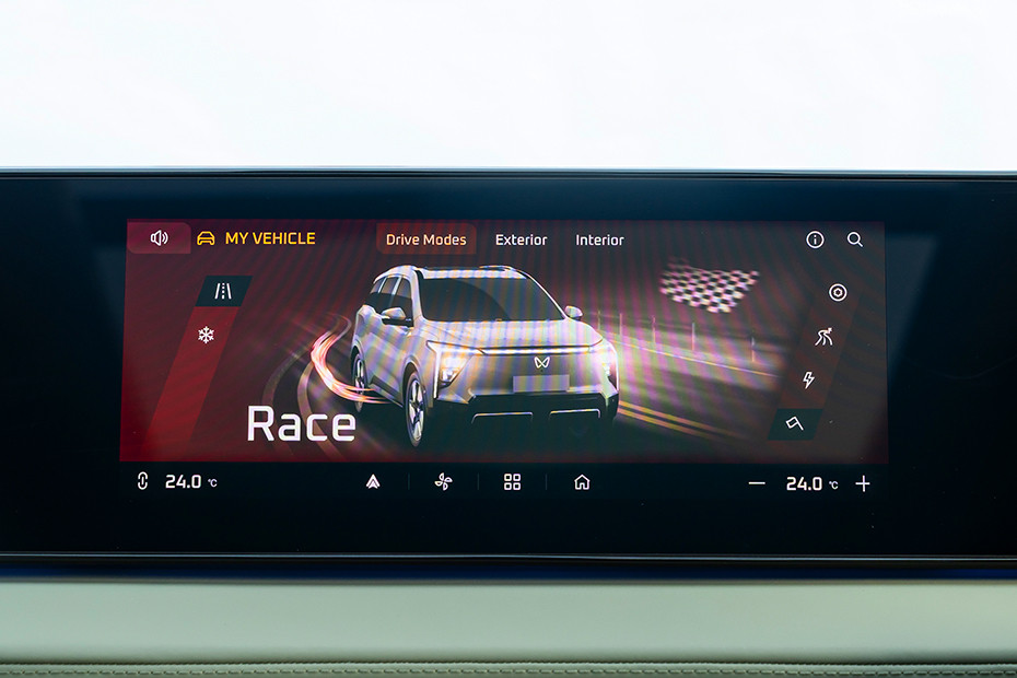 Mahindra XEV 9S Drive Mode Selector