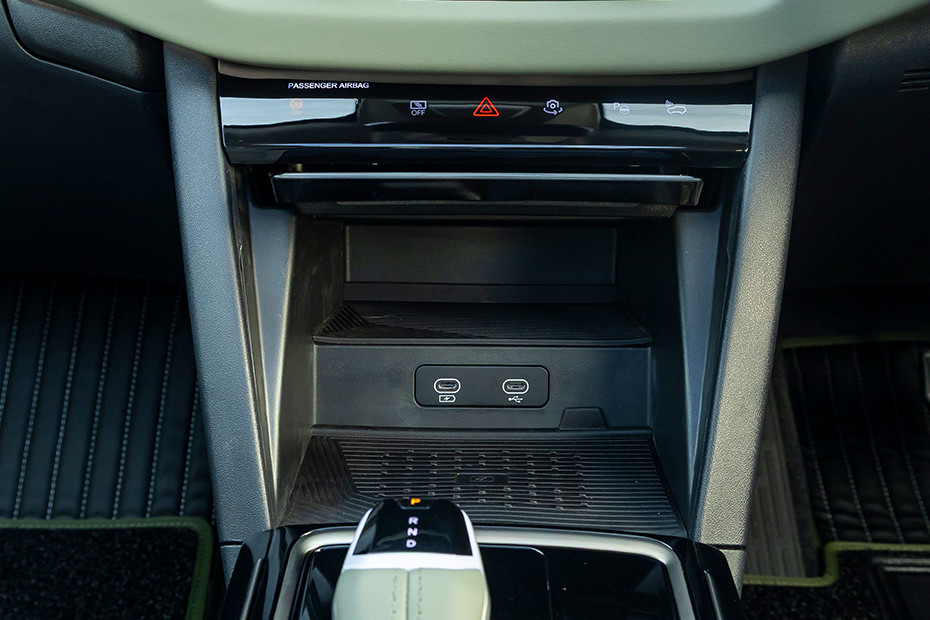 Mahindra XEV 9S USB Charging Port (Front)