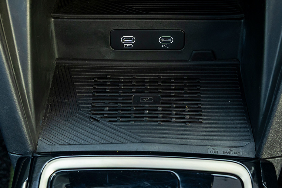 Mahindra XEV 9S Wireless Charger