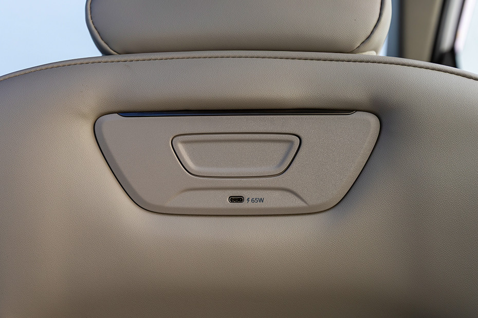 Mahindra XEV 9S USB Charging Port (Rear)