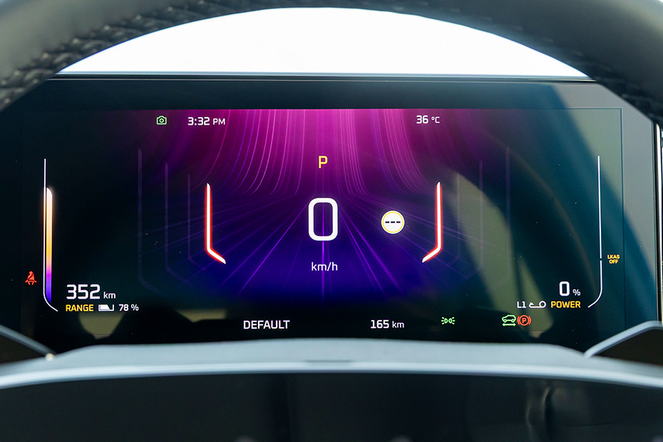 Mahindra XEV 9S Instrument Cluster