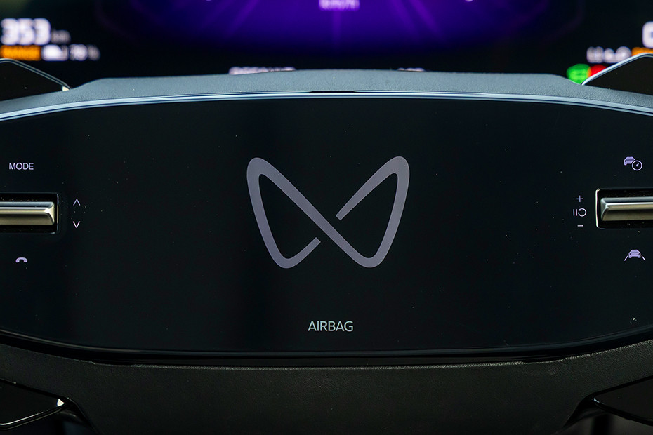 Mahindra XEV 9S Driver Airbag