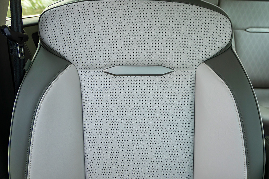 Mahindra XEV 9S Front Seat Ventilation (Close Up)
