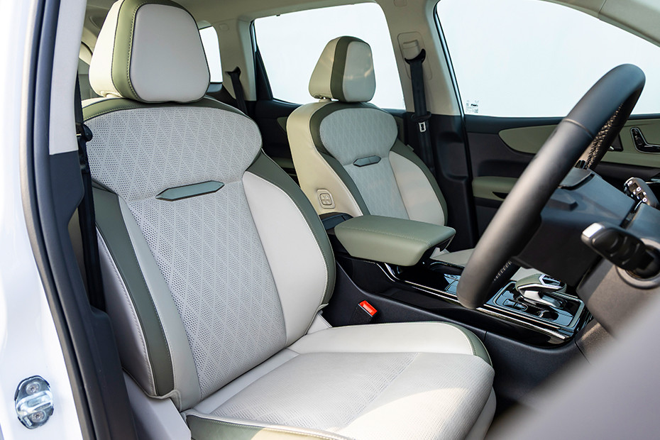 Mahindra XEV 9S Front Seat