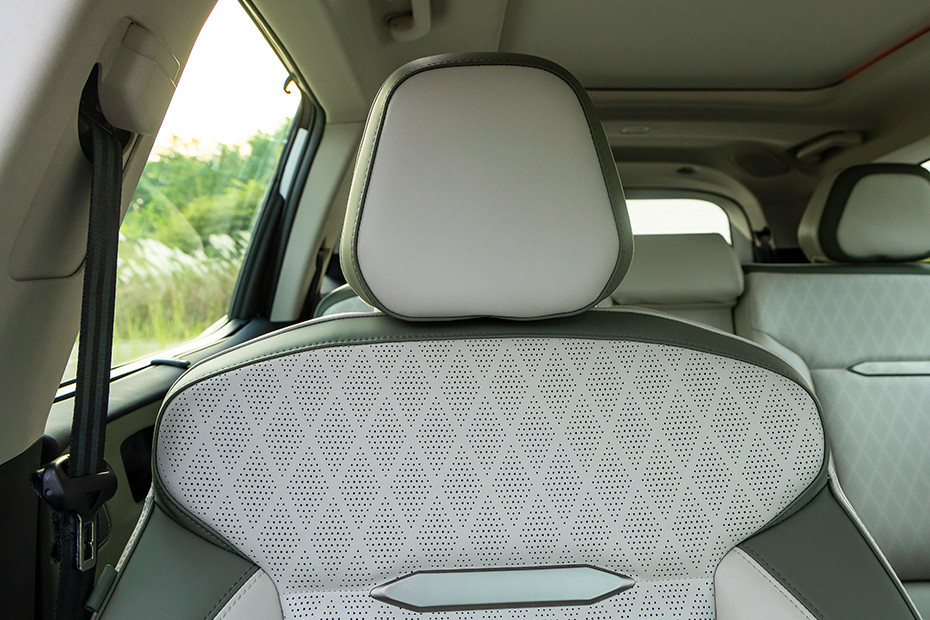 Mahindra XEV 9S Front Seat Headrest