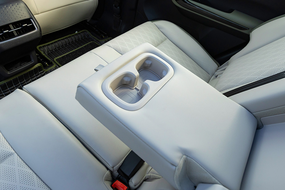 Mahindra XEV 9S Rear Armrest Storage