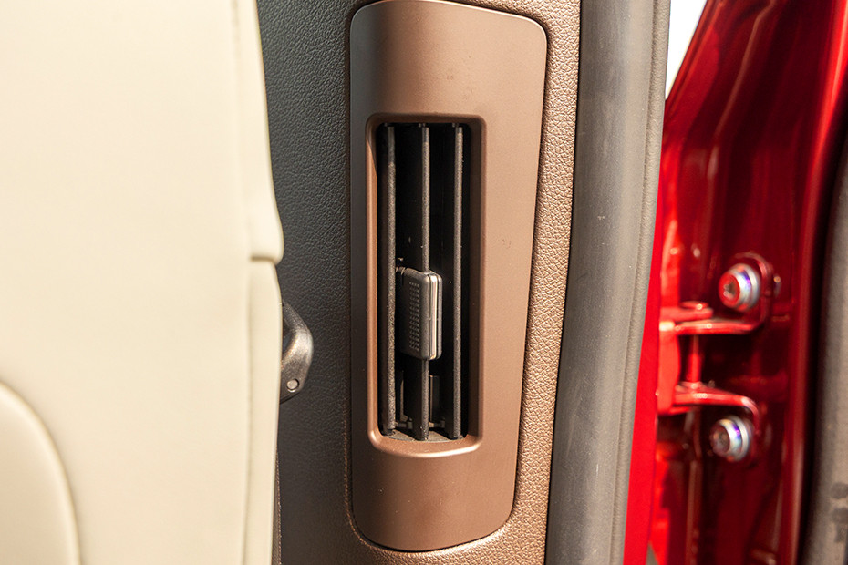 Tata Harrier Rear AC Vents (B-pillar)