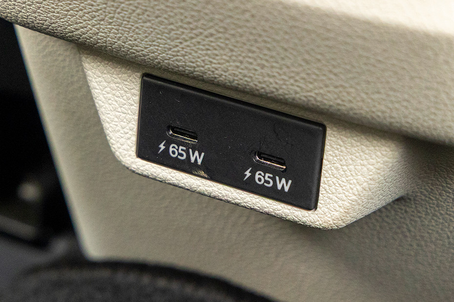 Tata Harrier USB Charging Port (Rear)