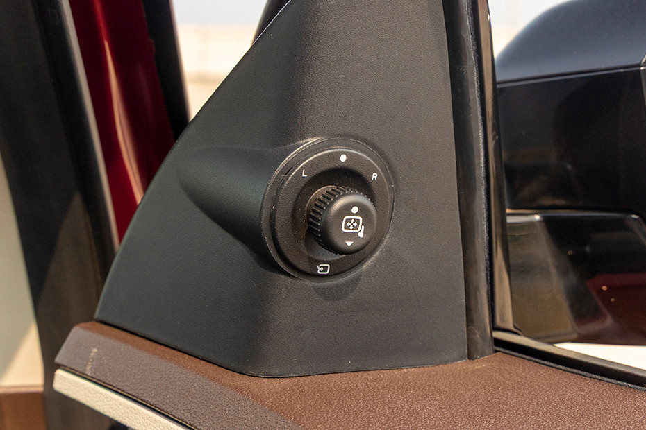 Tata Harrier Mirror Adjustment Controls