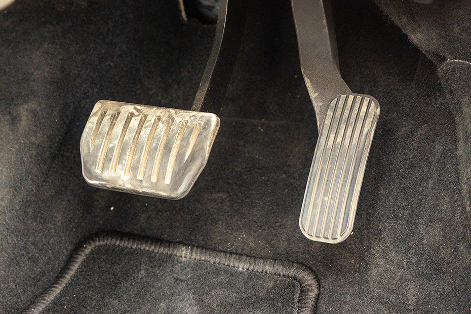 Tata Harrier Pedals