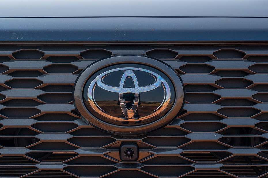 Toyota Innova Hycross Brand Logo (Front)