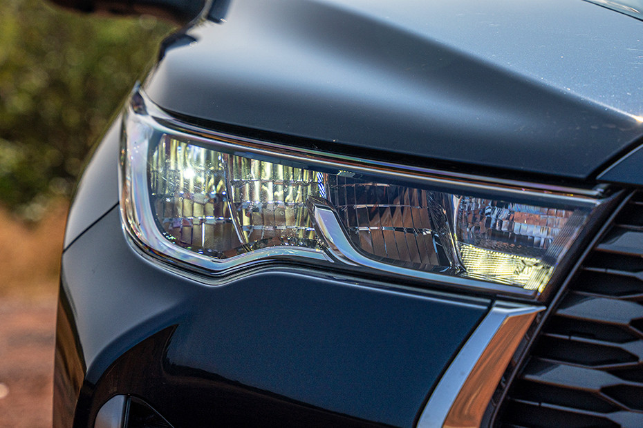 Toyota Innova Hycross Headlight